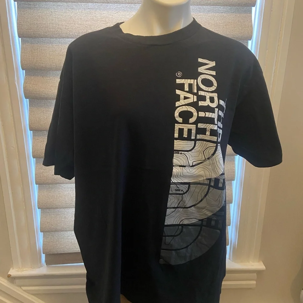 The North Face XL graphic T Shirt outdoorwear